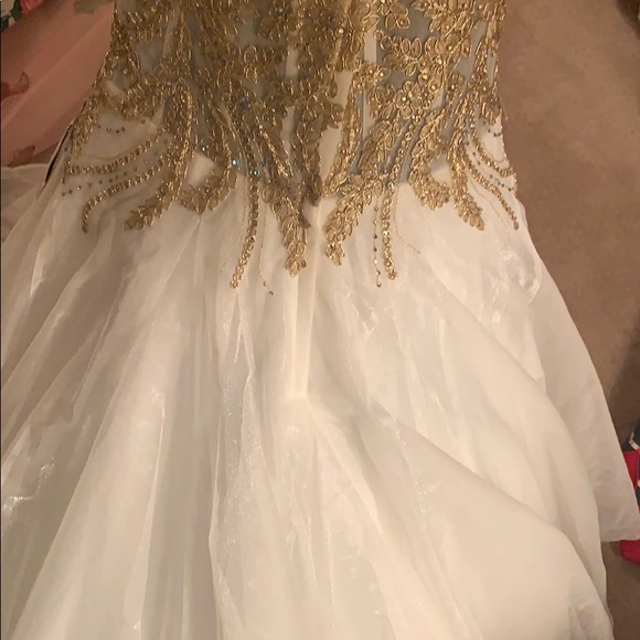 Princess white/gold gown w blue detail on top - Picture 5 of 7